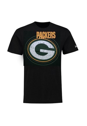 Schwarzes Baumwoll-T-Shirt mit einem verwitterten grünen und weißen Packers-Logo, über dem "PACKERS" in fetten orangen Buchstaben gedruckt ist.