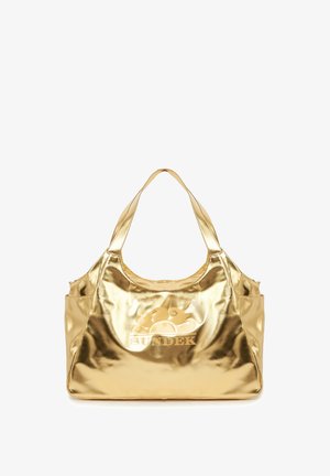 Sac fourre-tout métallique doré avec une texture lisse, arborant un design de logo sur le devant et des poignées doubles.