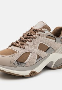 MICHAEL Michael Kors LEO TRAINER - Sneakers basse - driftwood metallic