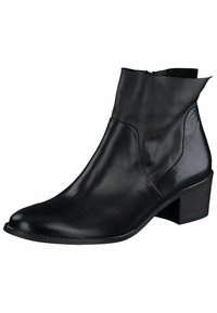 Botín negro de tobillo hecho de cuero suave, con cierre de cremallera lateral, punta afilada y tacón cuadrado. Diseño elegante y minimalista sin patrones visibles.