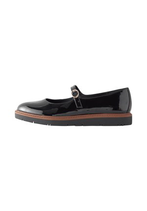 Chaussure Mary Jane en cuir verni noir avec une bride à boucle unique et une semelle marron avec une bande de roulement noire.