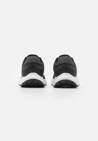 New Balance 520V8 - Katujuoksukengät - black