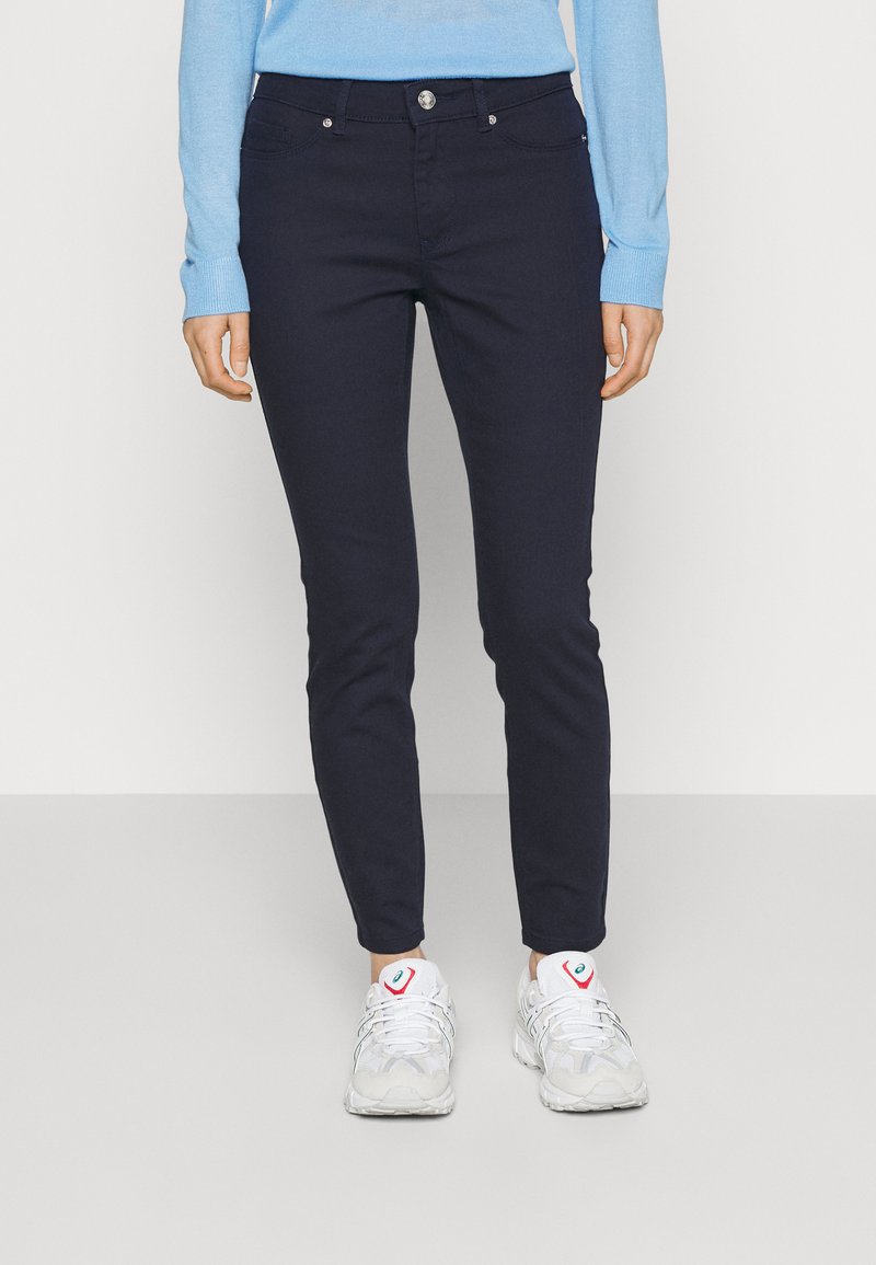 Vero Moda Petite VMWILD SEVEN PUSH UP - Jeans Skinny Fit - navy blazer