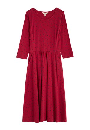 Abito di cotone rosso con scollatura rotonda, maniche lunghe e vita arricciata. Il tessuto presenta un motivo a pois blu navy.