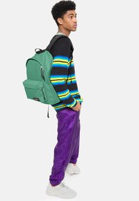 Eastpak OUT OF OFFICE - Reppu - melted mint