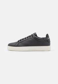 Selected, black