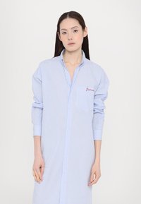 Fiorucci STRIPED - Rochie tip cămașă - light blue