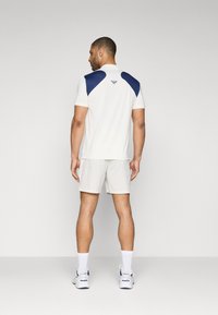 EA7 Emporio Armani TENNIS PRO SHORTS - Kurze Sporthose - star white