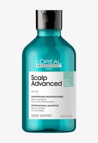 L'Oréal Professionnel Scalp Advanced schampo i en klar, teal-färgad flaska med svart lock. Har etiketter i vitt och grönt; 300 ml storlek.