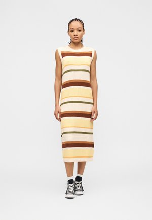 THOSE DAYS - Φόρεμα-πουλόβερ - white cap