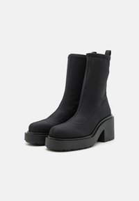 monki bottines