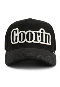 Schwarze Kappe aus strukturiertem Stoff mit dem Wort "Goorin" in weißen, gestickten Buchstaben. Einfarbig mit kontrastierenden Nähakzenten.