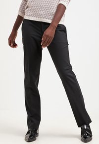 Pantaloni neri su misura realizzati in tessuto morbido, caratterizzati da un design a gamba dritta e una vita media. Adatti per varie occasioni.