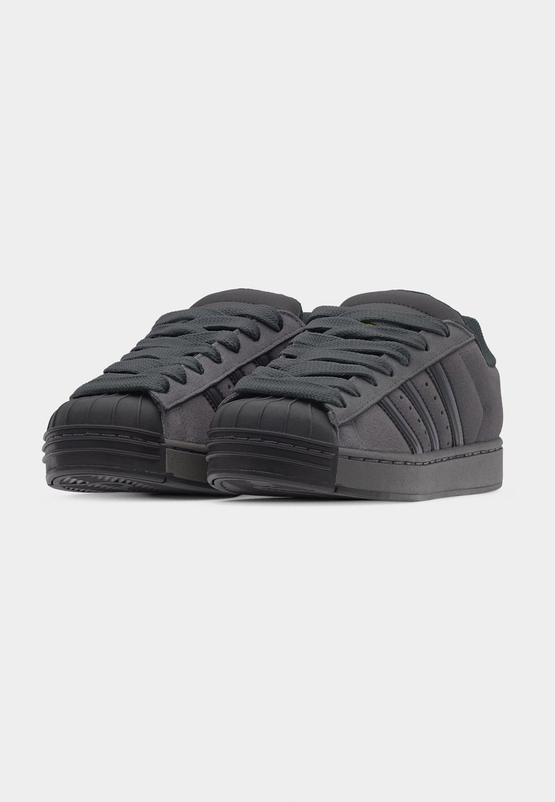 adidas Originals SUPERSTAR SKTR UNISEX - Trainers - grey four/grey  six/utility black/grey - Zalando.ie
