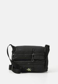 TECH UTILITY CROSSBODY - Skulderveske - black/wild lime