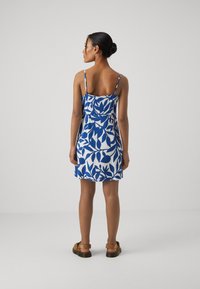 Vero Moda Petite VMEASY SINGLET SHORT DRESS  - Dnevna haljina - snow white/mazarine blue