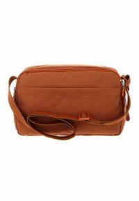 Borsa a tracolla marrone con texture, dotata di chiusura con zip, tracolla regolabile e dettaglio della tasca frontale; realizzata in materiale resistente per garantire praticità.