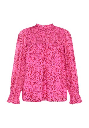 Roze blouse met een gerimpelde halslijn, lange mouwen met geplooide manchetten en een luipaardprint in donkere tinten roze en rood.