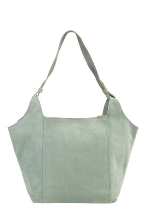 Hellgrüne Wildleder-Schultertasche mit breitem Tragegurt und einfachem, abgestepptem Paneeldesign, dargestellt vor weißem Hintergrund.