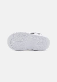 Jordan STAY LOYAL 3  - Scarpe primi passi - white/black