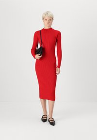 Vero Moda VMWILLOW HIGHNECK CALF DRESS - Abito in maglia - salsa
