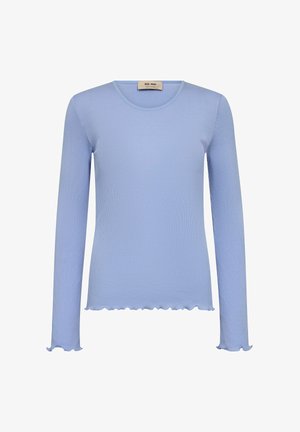 Top de manga larga, de color azul claro, con cuello redondo y dobladillo y puños con borde festoneado. Fabricado con un tejido suave y elástico.