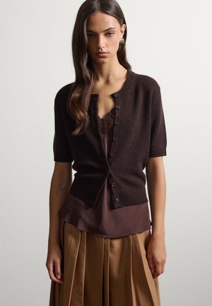 Stefanel, CREW-NECK CARDIGAN, REGULAR FIT. - Strickjacke - dark brown