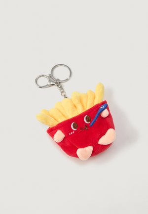 Porte-clés en peluche en forme de boîte de frites rouge avec un visage souriant, tenant une cuillère bleue, et des frites en peluche jaunes à l'intérieur.