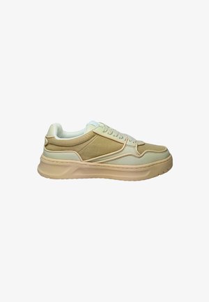Beige Sneaker mit einem strukturierten Stoffeinsatz, glatten Lederakzenten und einer dicken Gummisohle. Verfügt über ein Schnürdesign und einen gepolsterten Schaft.