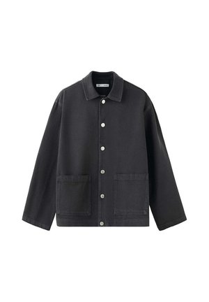 Veste noire boutonnée avec col, manches longues et deux grandes poches avant, présentée sur fond blanc.