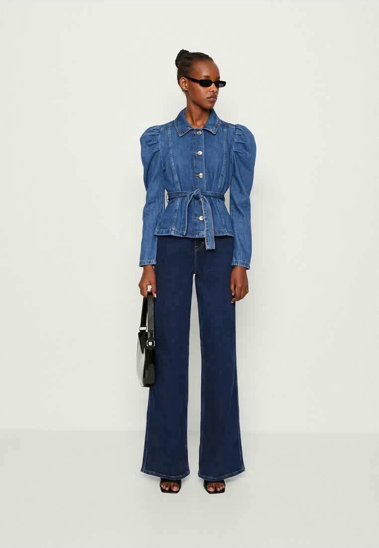 ONLY Damen Jeansjacke 'ONLJules Life' – Slim Fit, Mit Bindegürtel, Medium Blue Denim