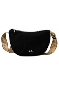 Borsa a tracolla nera in nylon con una forma curva, zip dorata e una tracolla in beige a motivo con design delle mappe. Logo sul davanti.