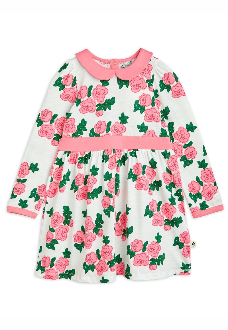 Långärmad klänning i vitt med en rosa krage, med ett blommönster av rosa rosor och gröna blad. Elastisk midja för en bekväm passform.