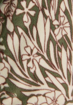 Ziedu auduma raksts ar krēmkrāsas ziediem un lapām, kas kontūrētas ar brūnu uz olīvzaļas fona.