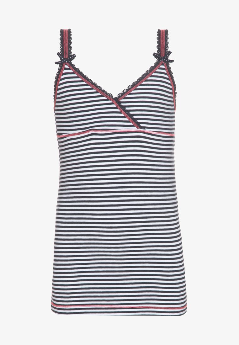 Top in camisole a righe con spalline sottili, caratterizzato da righe bianche e nere, un bordo rosso lungo il collo e l'orlo, e dettagli in pizzo sulle spalle.