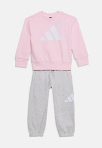 Επιλέχθηκε, clear pink/white