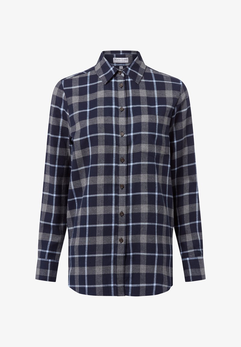 Camicia in flanella a quadri blu navy e grigia con maniche lunghe, chiusura frontale con bottoni e dettagli blu. Presenta un colletto a punta e una tasca sul petto.