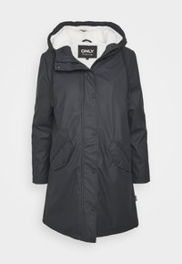 Svart vattentät jacka med huva, fuskpälsfoder, tryckknappar och två framfickor. Har justerbara snoddar vid huvan.