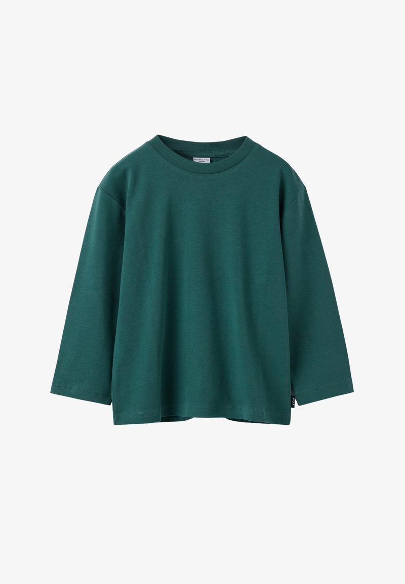 Musta vihreä pitkähiha-crewneck-paita, jossa on yksinkertainen muotoilu ja pieni musta etiketti alareunan sauman kohdalla.