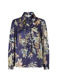 Blusa in seta floreale con sfondo blu scuro, caratterizzata da fiori e foglie dai colori chiari, un grande colletto a fiocco e polsini elasticizzati.