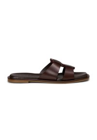 Sandalo infradito marrone in pelle da uomo con due ampie fasce e suola piatta in gomma su sfondo bianco.