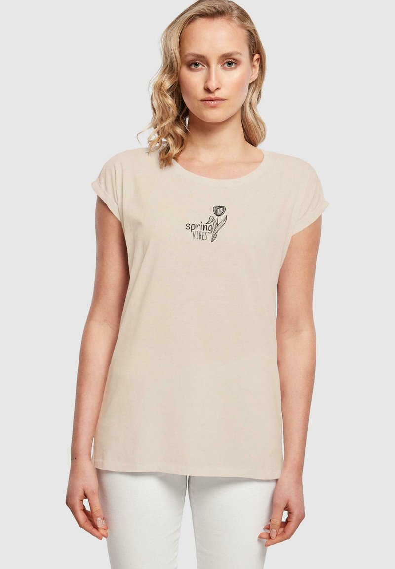 Merchcode SPRING - VIBES EXTENDED SHOULDER - T-shirts med print - white/sand