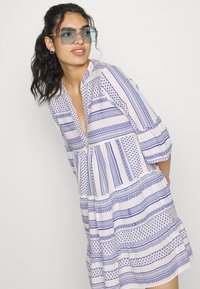 Vero Moda DICTHE 3/4  - Vardagsklänning - dazling blue comb