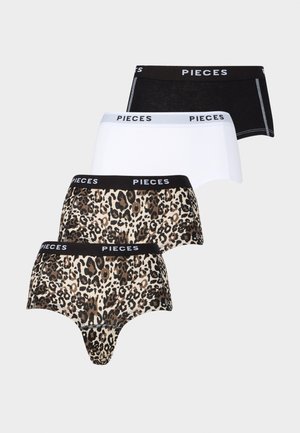 Négy pár női fehérnemű: fekete, fehér és leopárdmintás. Mindegyik elasztikus derékpánttal rendelkezik, amelyen a "PIECES" márkajelzés található. Simogató textúrával.