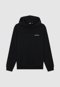Sort hættetrøje lavet af bomuldsblanding med kængurulomme, snøre i hætten og hvid "Dickies"-logo på brystet.
