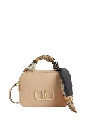 Borsa rettangolare beige con finitura liscia, dotata di un logo in tonalità oro e di un manico in tessuto a sciarpa in colori e fantasie morbide.