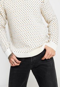 KnowledgeCotton Apparel Maglione - white