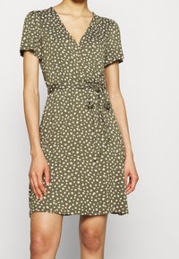 GAP Robe en jersey - green