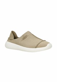 Beige Slipper mit Wildleder-Obermaterial, weiße Gummisohle und "relays"-Logo an der Seite, von der Außenseite betrachtet.