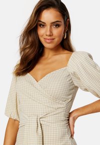 Bubbleroom SWEAT HEART WRAP DRESS - Etui-jurk - beige